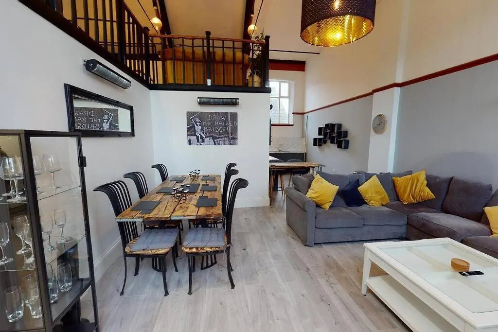 Hu1 Boutique City Apartment- Sleeps 6 Kingston upon Hull